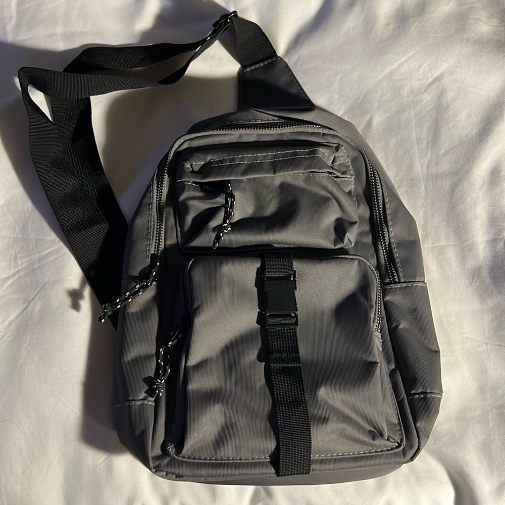 Crossbody Bag/Backpack with Pockets 🩶